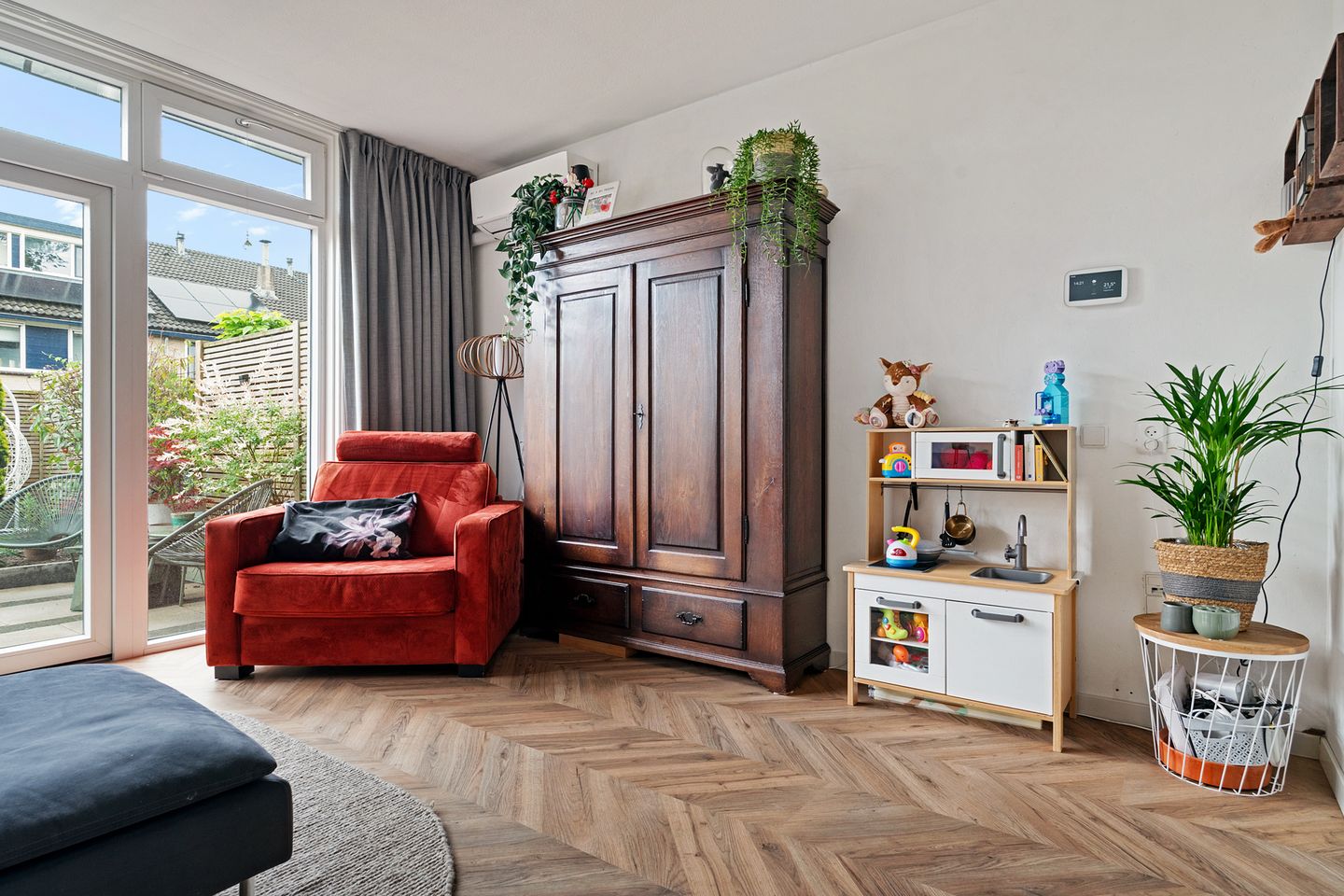Spacious Corner Home with Five Bedrooms and Private Parking in Zutphen — 14