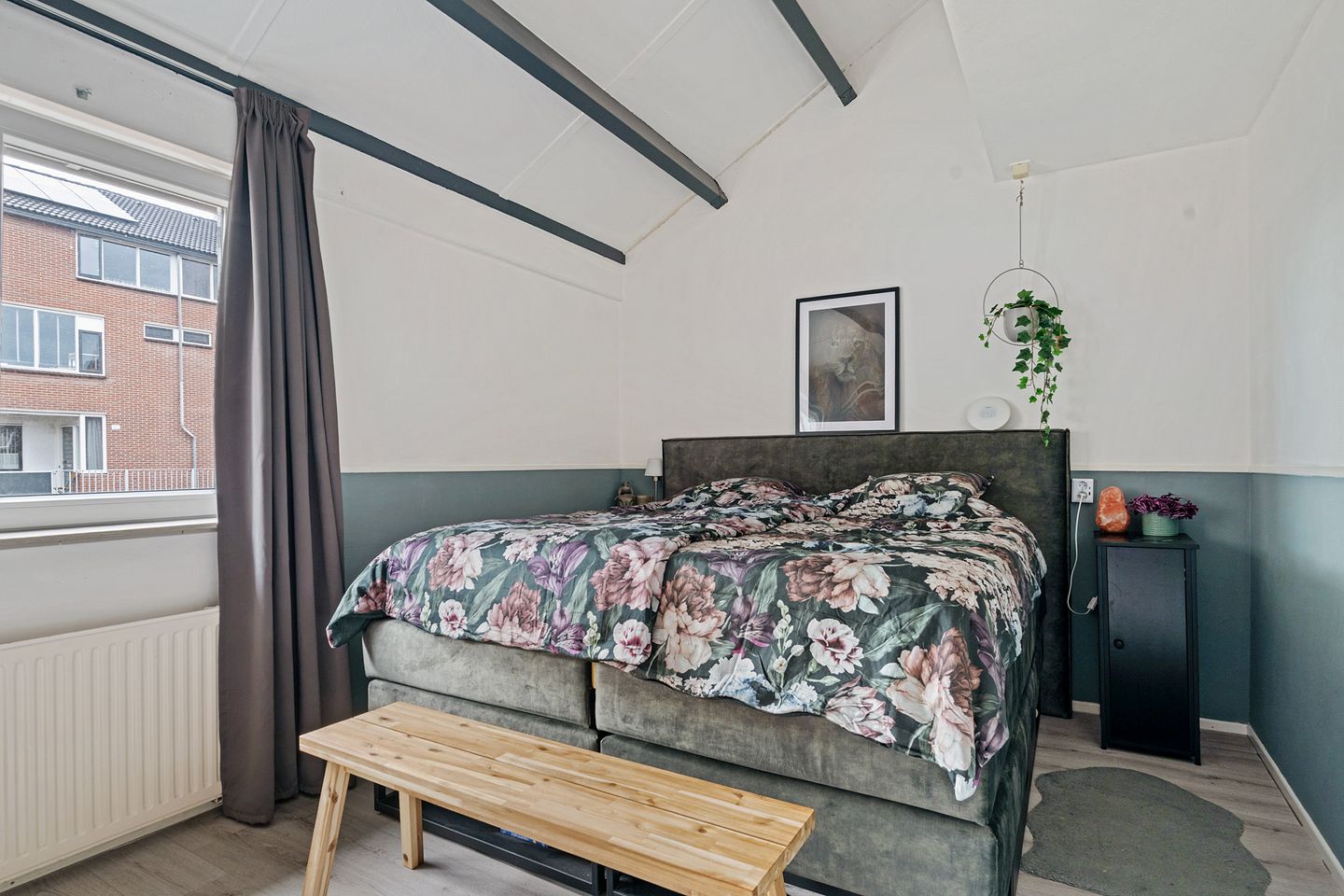 Spacious Corner Home with Five Bedrooms and Private Parking in Zutphen — 19
