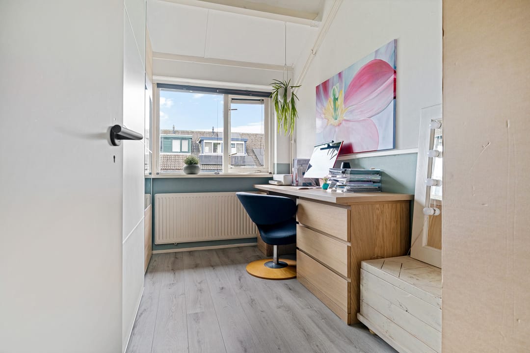 Spacious Corner Home with Five Bedrooms and Private Parking in Zutphen — 23