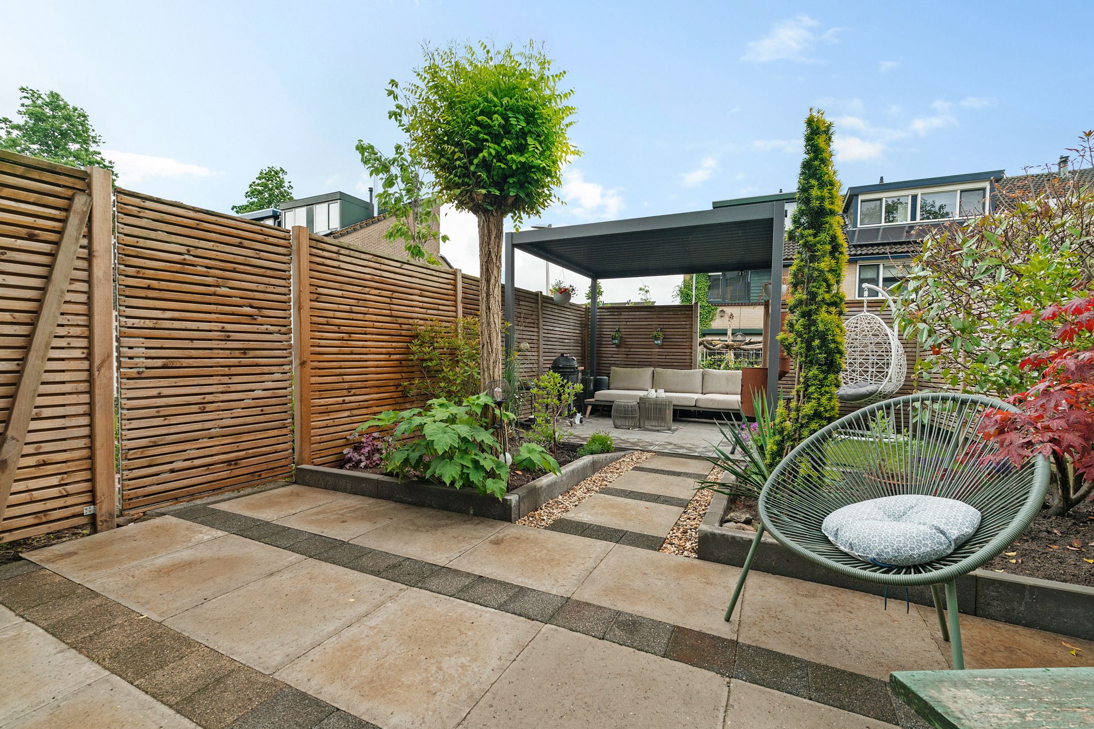 Spacious Corner Home with Five Bedrooms and Private Parking in Zutphen — 33