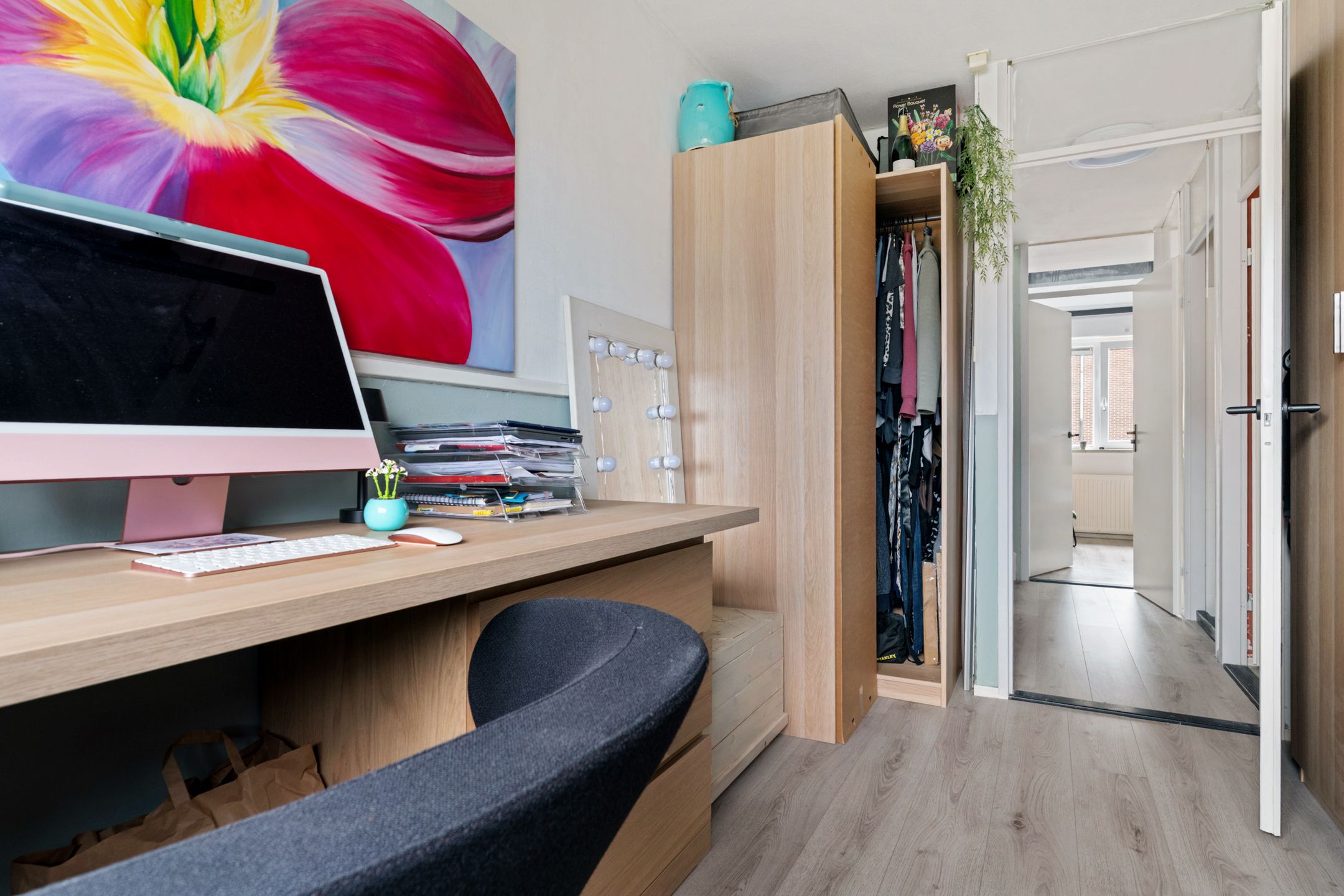 Spacious Corner Home with Five Bedrooms and Private Parking in Zutphen — 24