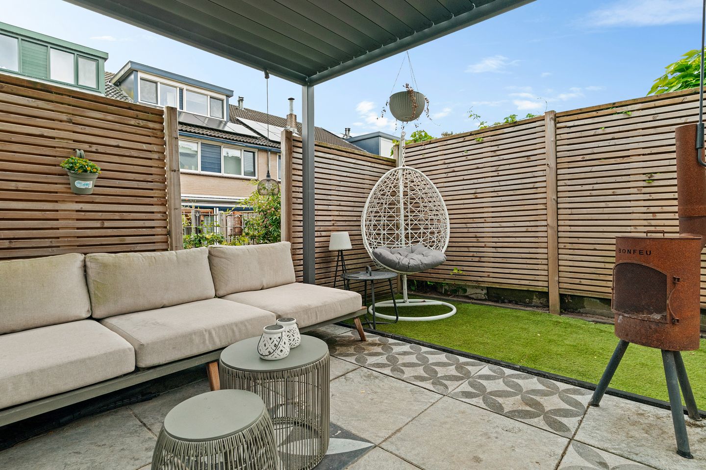 Spacious Corner Home with Five Bedrooms and Private Parking in Zutphen — 35