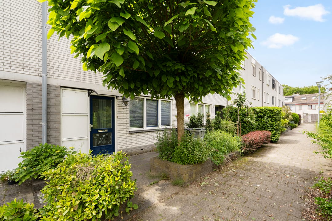 Spacious 5-Bedroom Townhouse with Sunny Southwest Garden in Quiet Toolenburg — 47