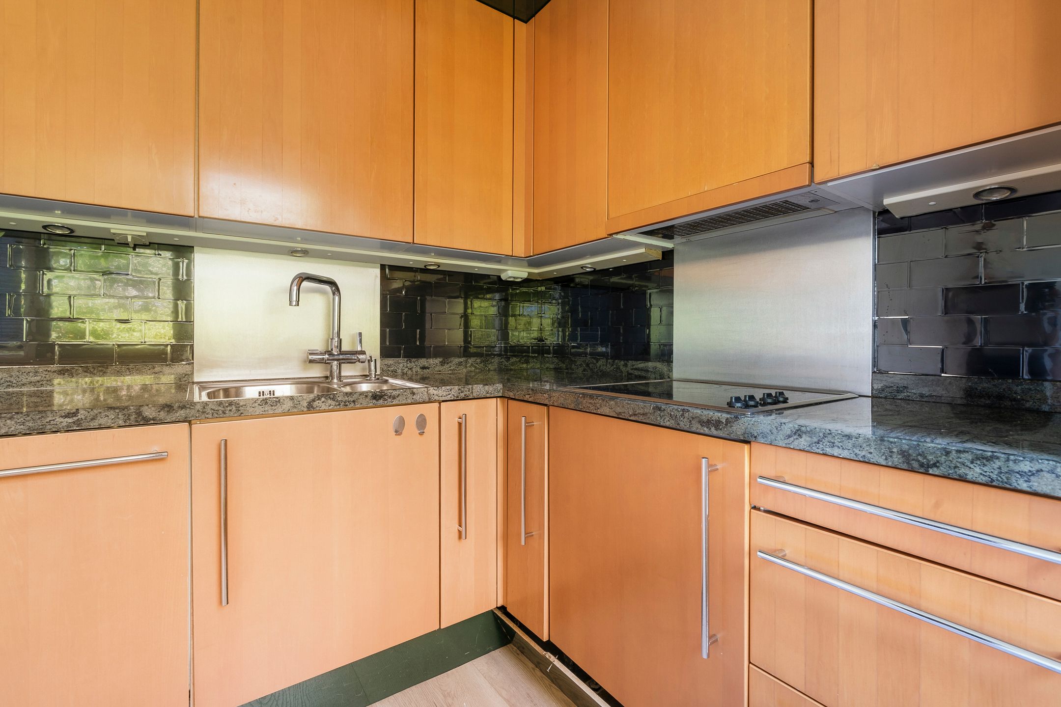 Spacious 5-Bedroom Townhouse with Sunny Southwest Garden in Quiet Toolenburg — 9