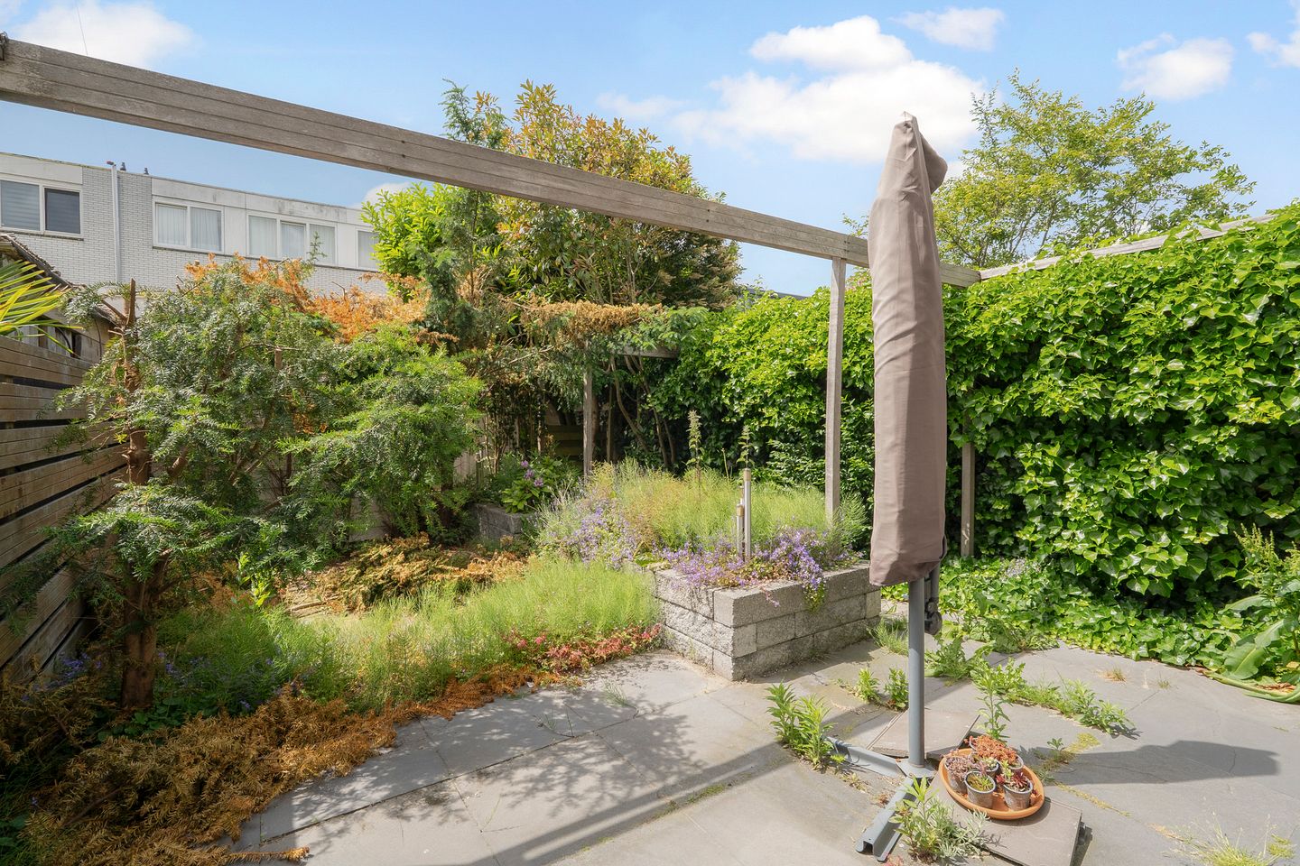 Spacious 5-Bedroom Townhouse with Sunny Southwest Garden in Quiet Toolenburg — 40