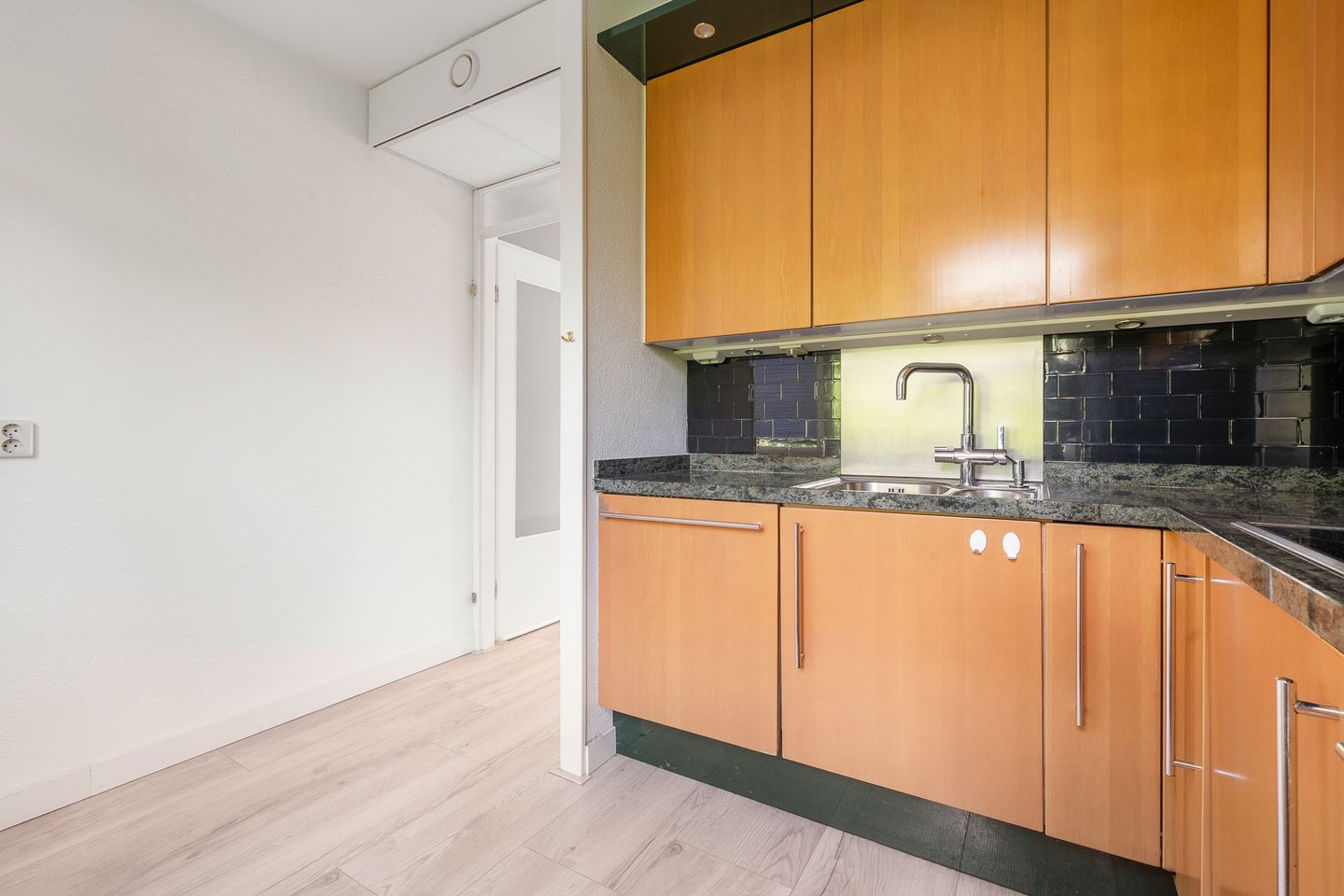 Spacious 5-Bedroom Townhouse with Sunny Southwest Garden in Quiet Toolenburg — 10