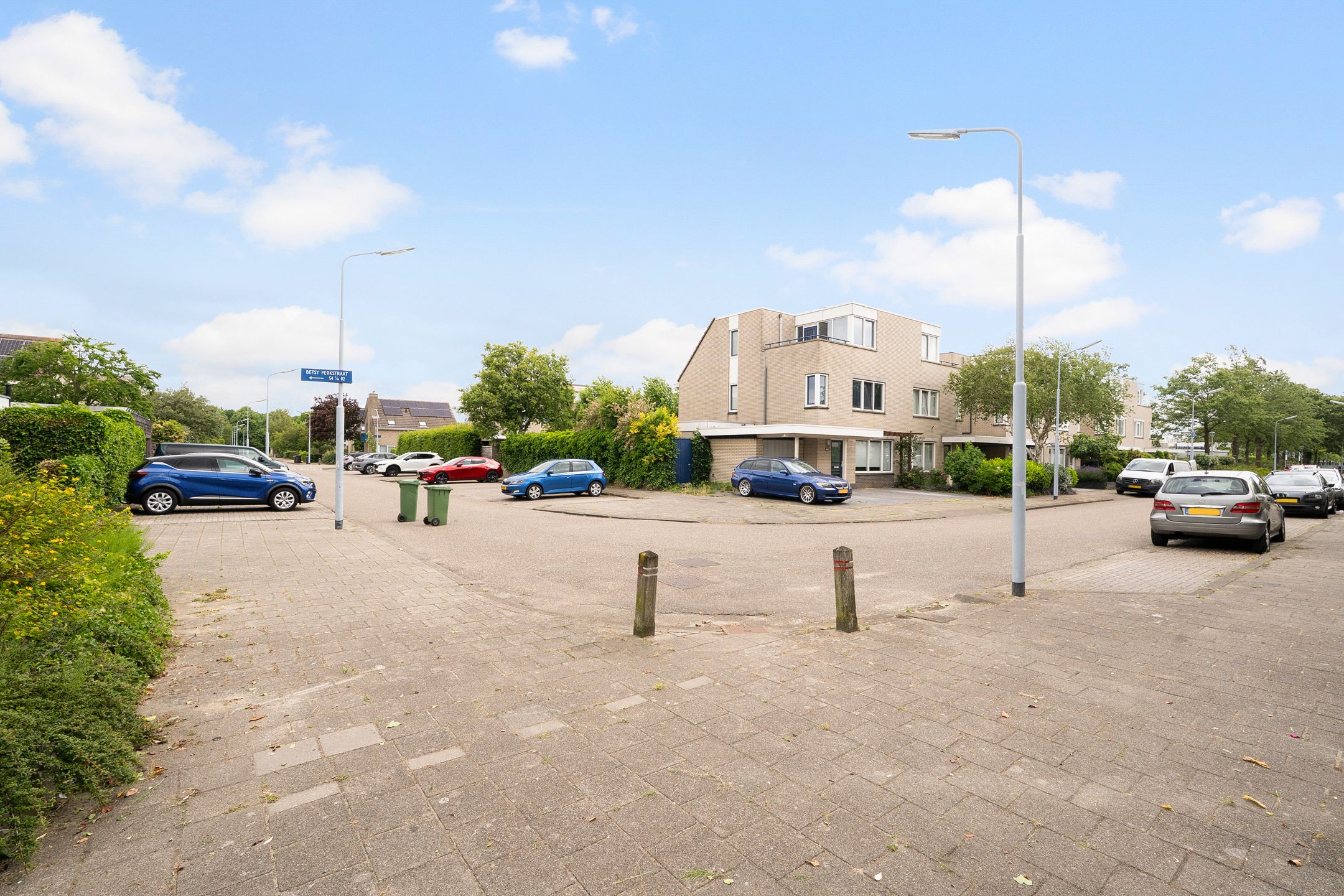 Spacious 5-Bedroom Townhouse with Sunny Southwest Garden in Quiet Toolenburg — 54