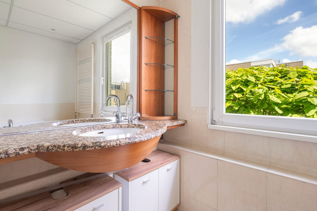 Spacious 5-Bedroom Townhouse with Sunny Southwest Garden in Quiet Toolenburg — 23
