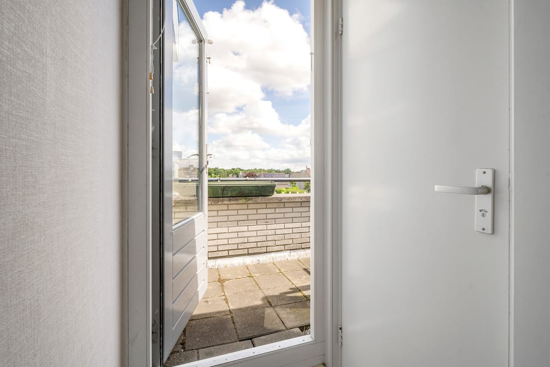Spacious 5-Bedroom Townhouse with Sunny Southwest Garden in Quiet Toolenburg — 28