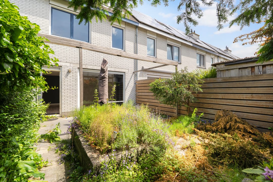 Spacious 5-Bedroom Townhouse with Sunny Southwest Garden in Quiet Toolenburg — 43
