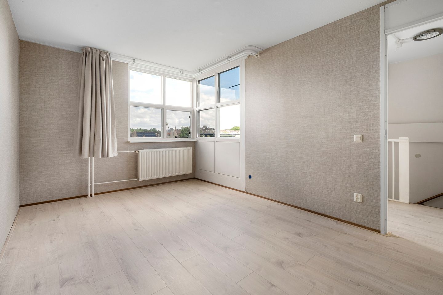 Spacious 5-Bedroom Townhouse with Sunny Southwest Garden in Quiet Toolenburg — 34
