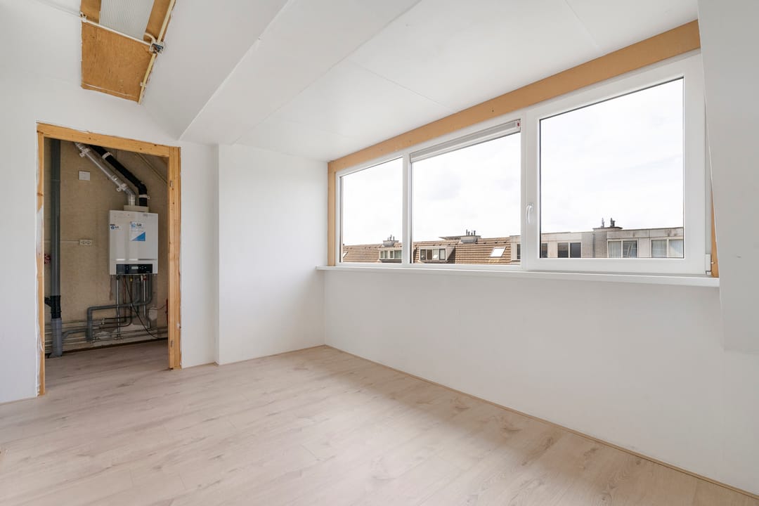 Spacious 5-Bedroom Townhouse with Sunny Southwest Garden in Quiet Toolenburg — 37