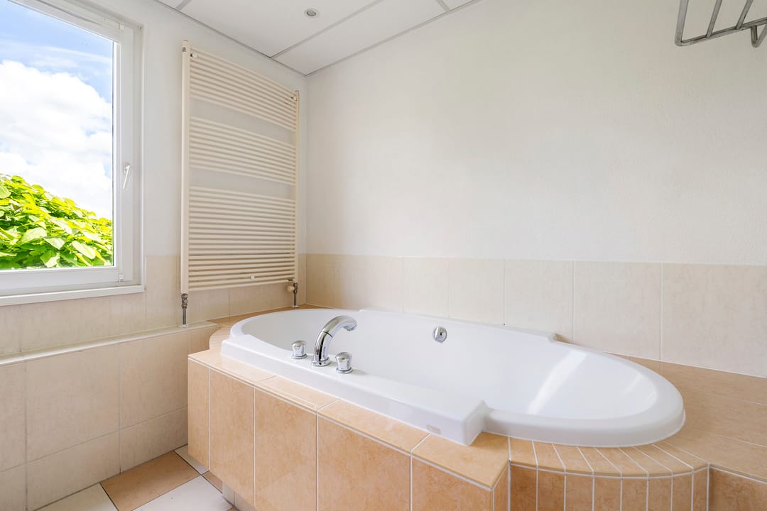 Spacious 5-Bedroom Townhouse with Sunny Southwest Garden in Quiet Toolenburg — 22