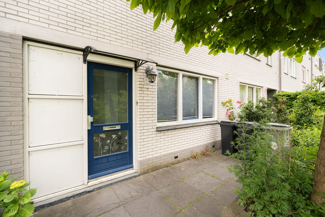 Spacious 5-Bedroom Townhouse with Sunny Southwest Garden in Quiet Toolenburg — 46