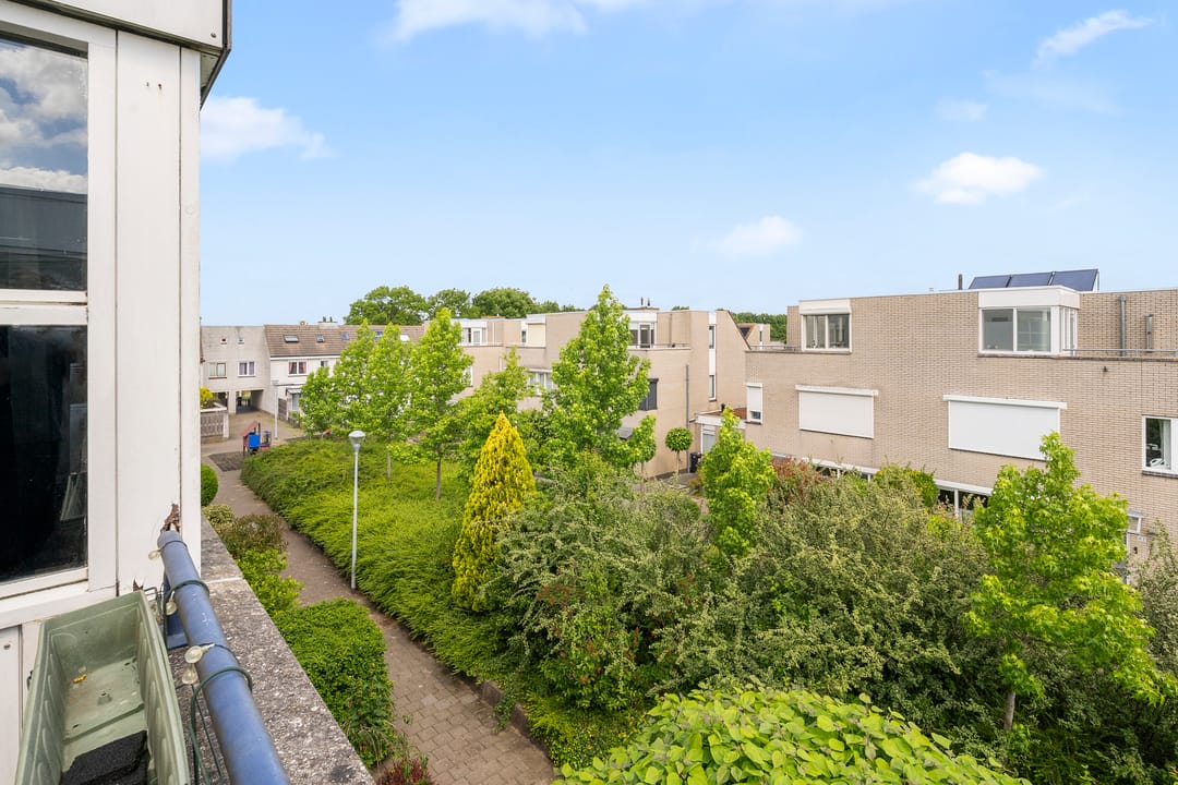 Spacious 5-Bedroom Townhouse with Sunny Southwest Garden in Quiet Toolenburg — 31
