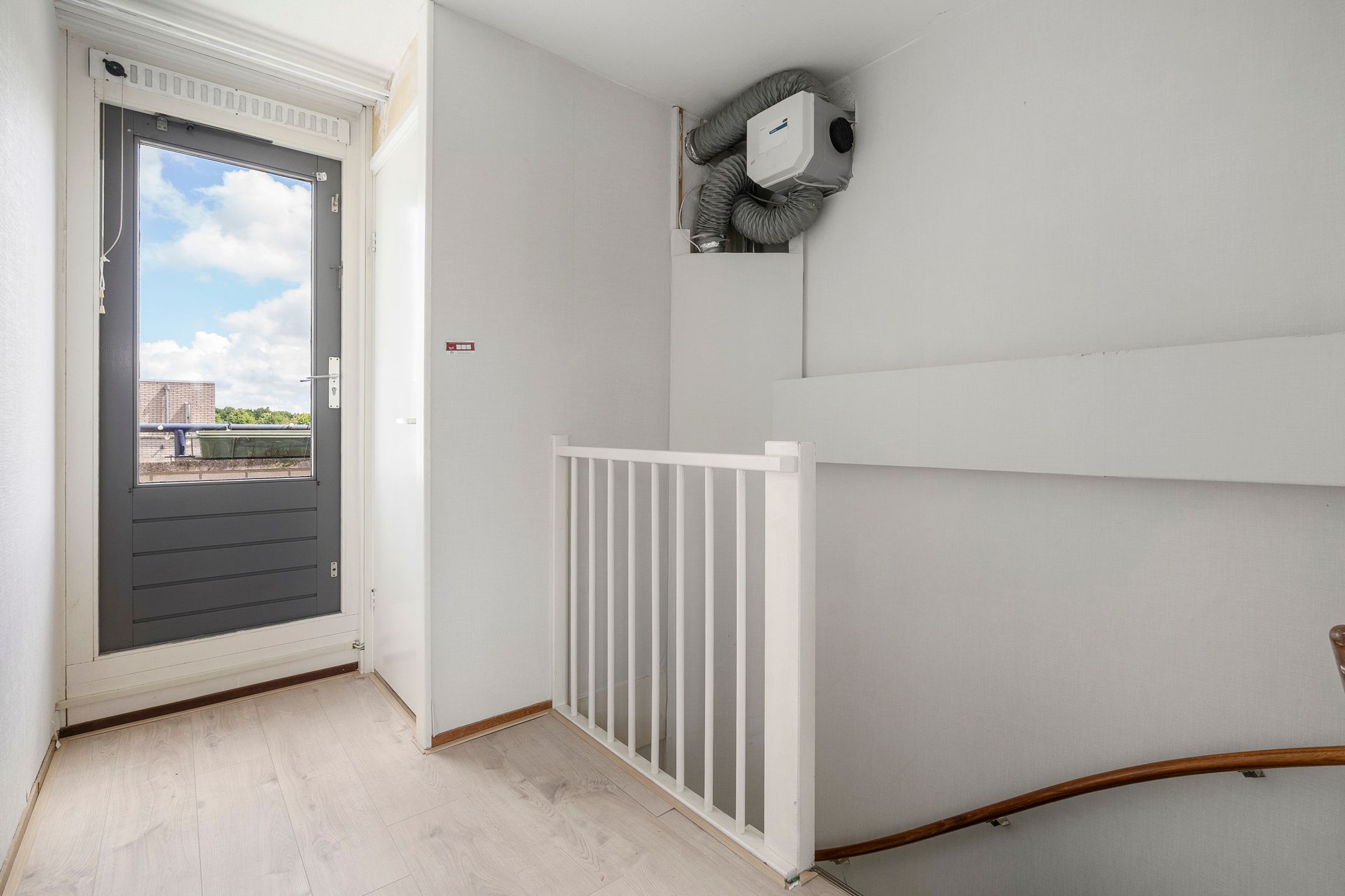 Spacious 5-Bedroom Townhouse with Sunny Southwest Garden in Quiet Toolenburg — 27