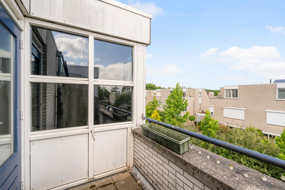 Spacious 5-Bedroom Townhouse with Sunny Southwest Garden in Quiet Toolenburg — 32