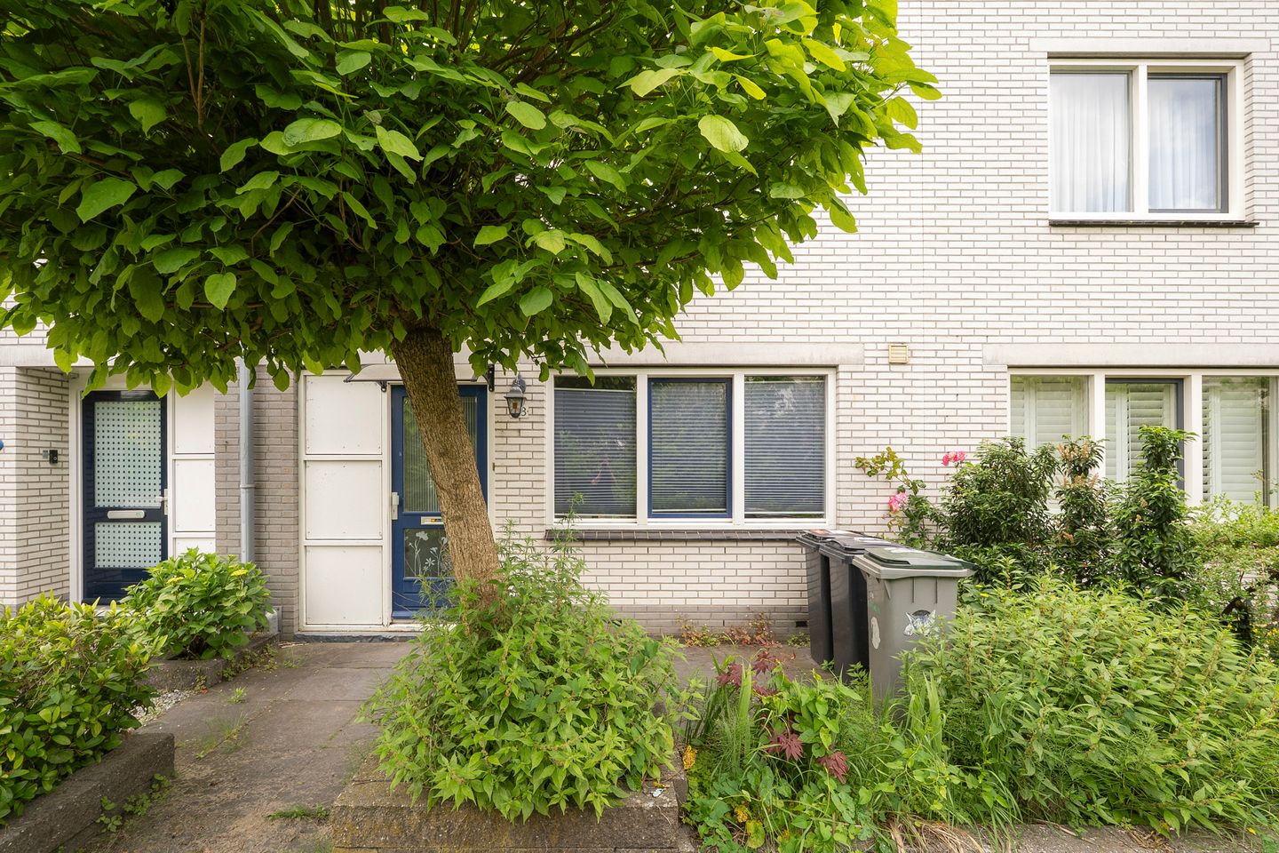 Spacious 5-Bedroom Townhouse with Sunny Southwest Garden in Quiet Toolenburg — 49
