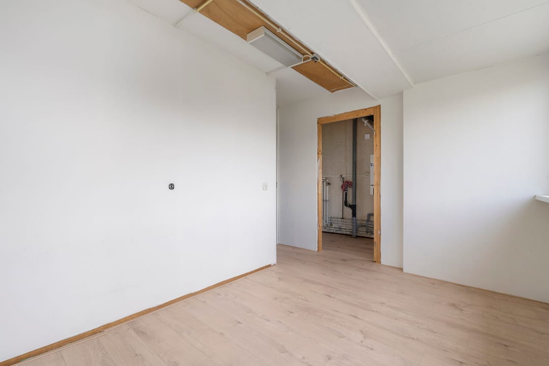 Spacious 5-Bedroom Townhouse with Sunny Southwest Garden in Quiet Toolenburg — 38