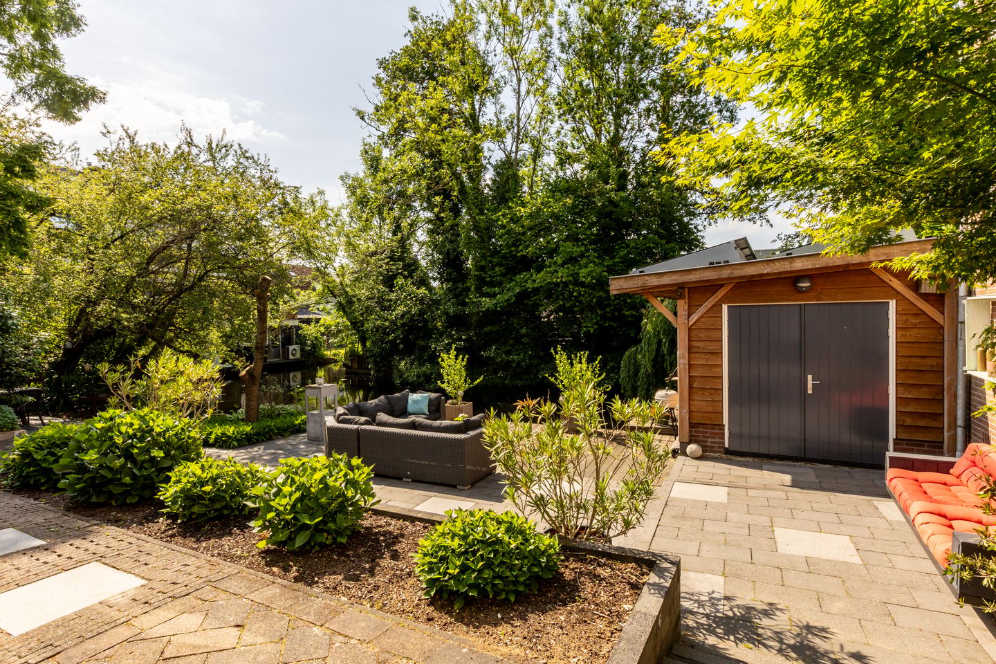 Charming 1930s Waterfront Detached House with Modern Luxury — 49