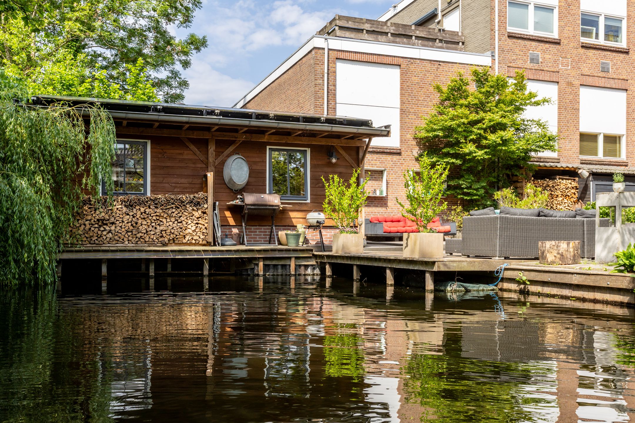 Charming 1930s Waterfront Detached House with Modern Luxury — 48