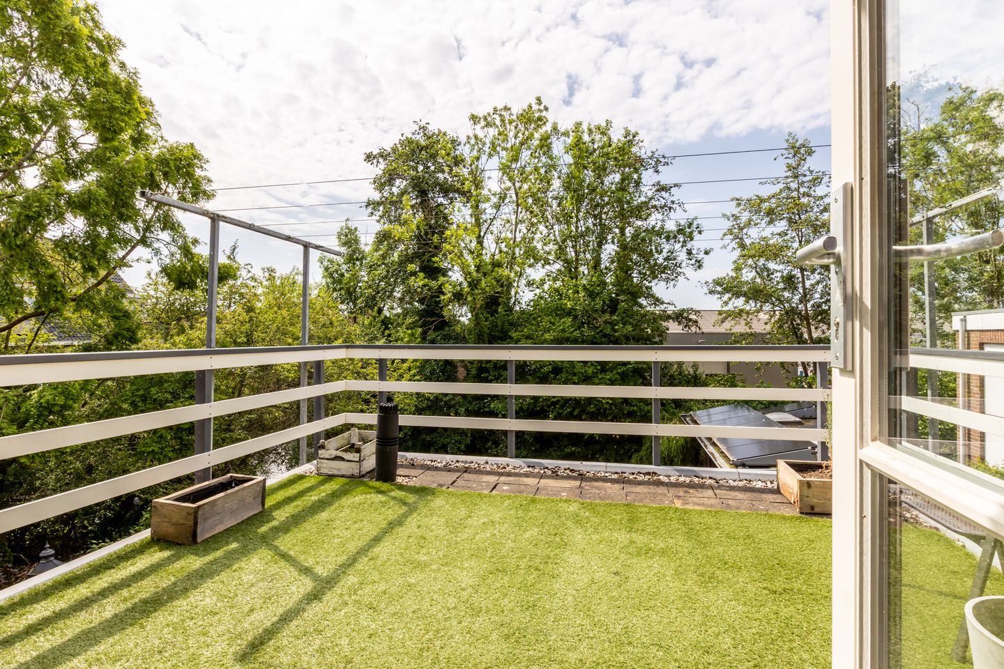 Charming 1930s Waterfront Detached House with Modern Luxury — 29