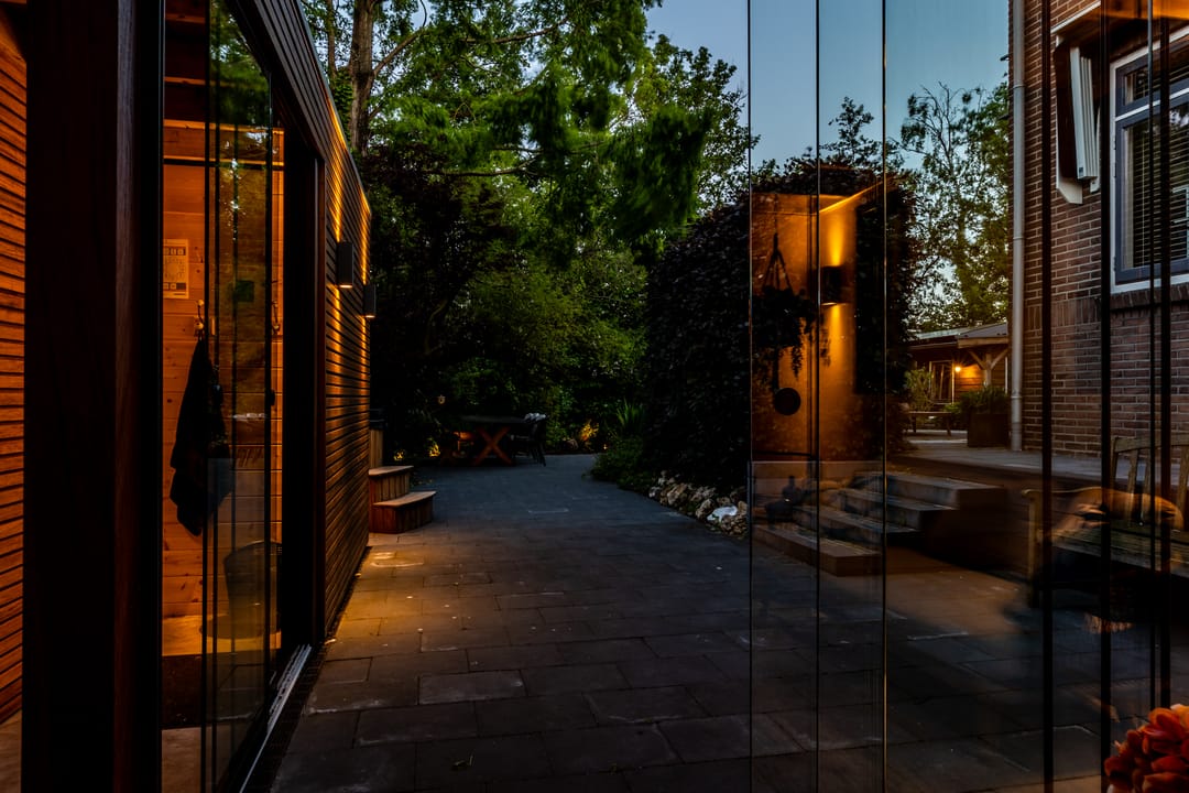 Charming 1930s Waterfront Detached House with Modern Luxury — 77