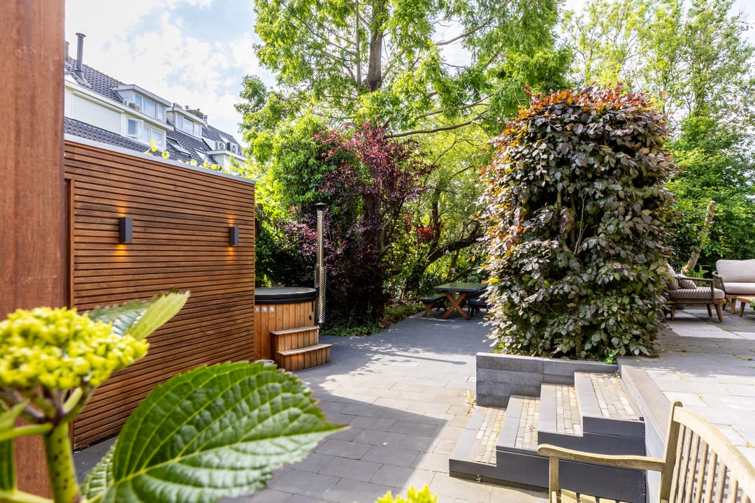 Charming 1930s Waterfront Detached House with Modern Luxury — 67