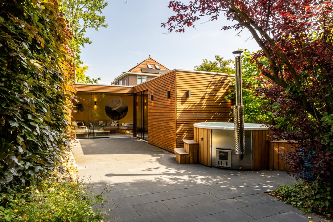 Charming 1930s Waterfront Detached House with Modern Luxury — 56
