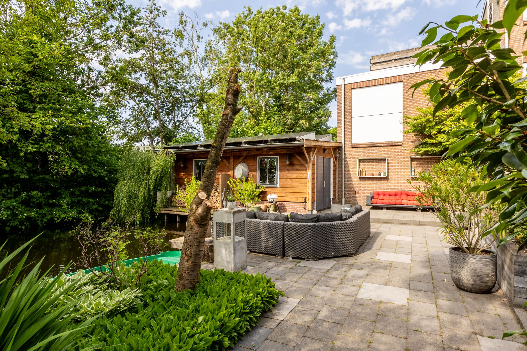 Charming 1930s Waterfront Detached House with Modern Luxury — 51