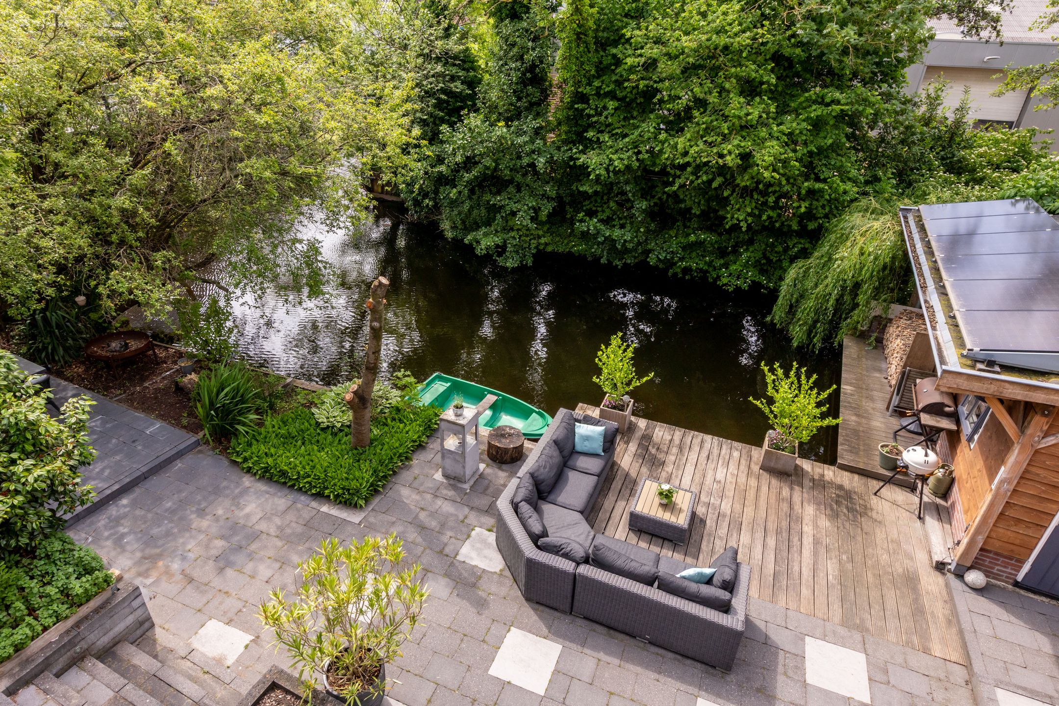 Charming 1930s Waterfront Detached House with Modern Luxury — 30