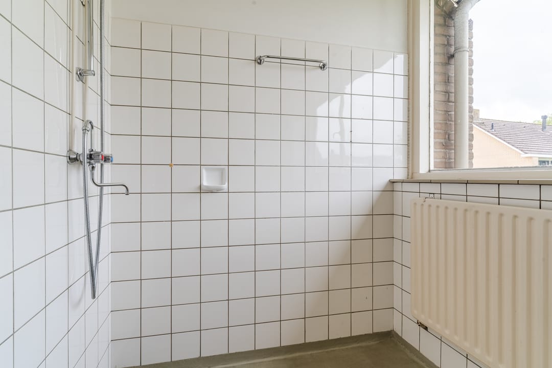 Spacious End Terraced House with Four Bedrooms in Family-Friendly IJpelaar Neighborhood — 32