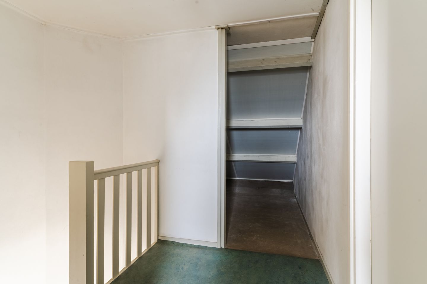Spacious End Terraced House with Four Bedrooms in Family-Friendly IJpelaar Neighborhood — 35