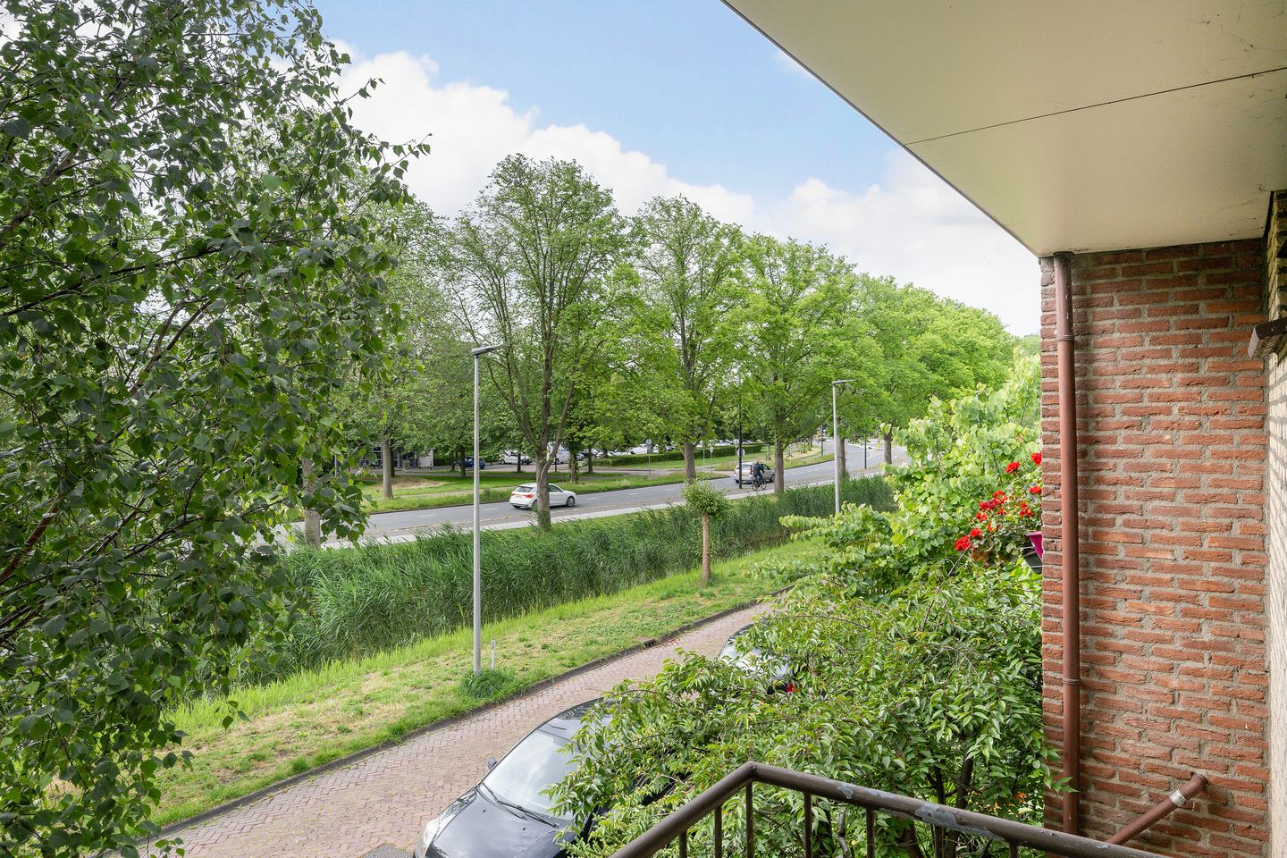 Spacious Five-Bedroom Terraced Home with Garage and Garden in Maassluis — 25