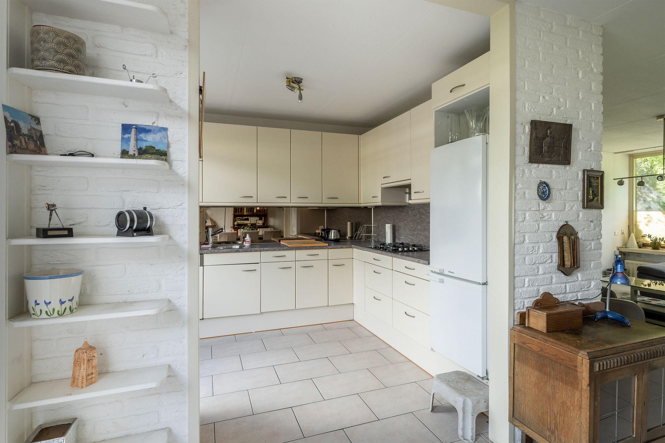 Spacious Five-Bedroom Terraced Home with Garage and Garden in Maassluis — 15