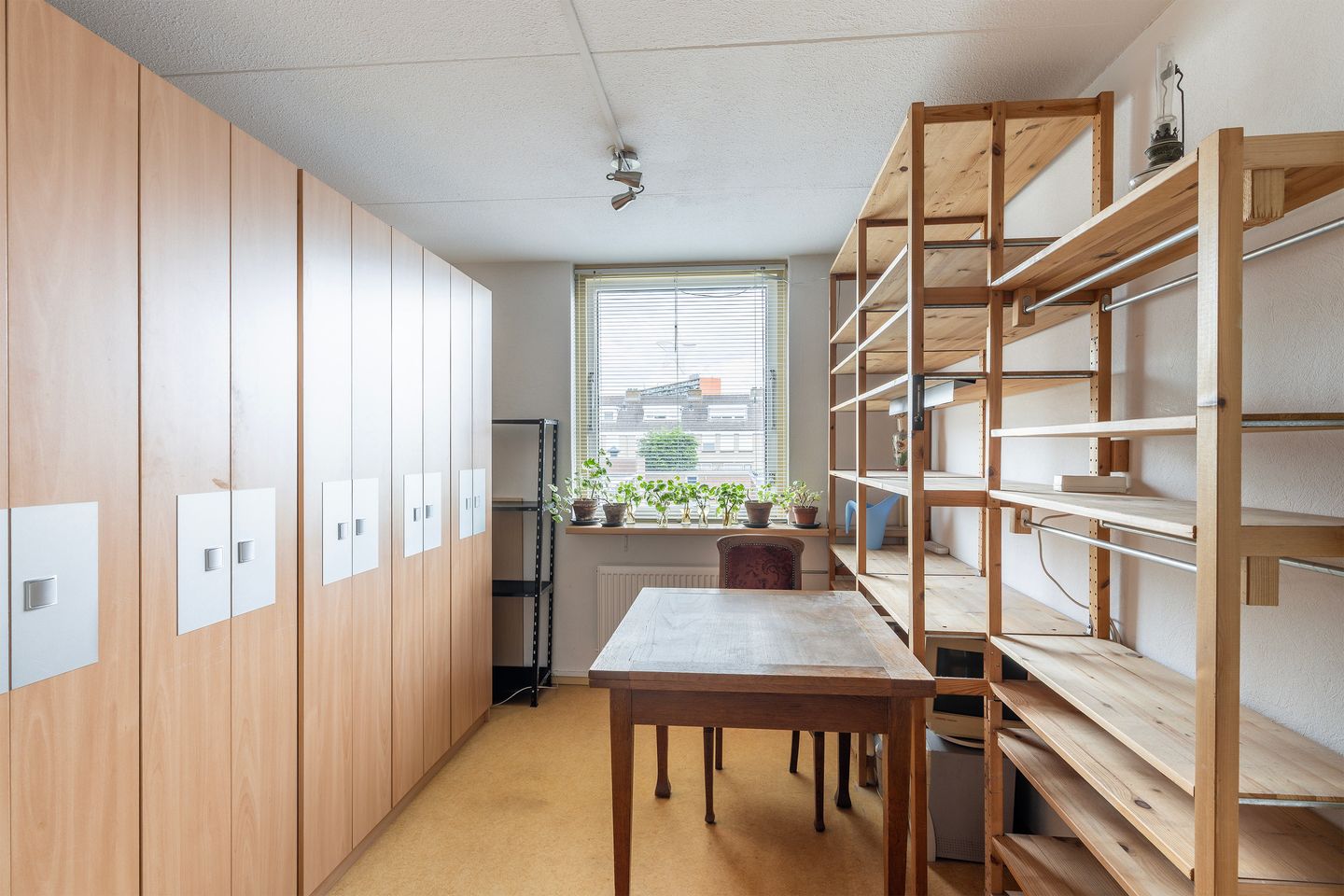 Spacious Five-Bedroom Terraced Home with Garage and Garden in Maassluis — 19