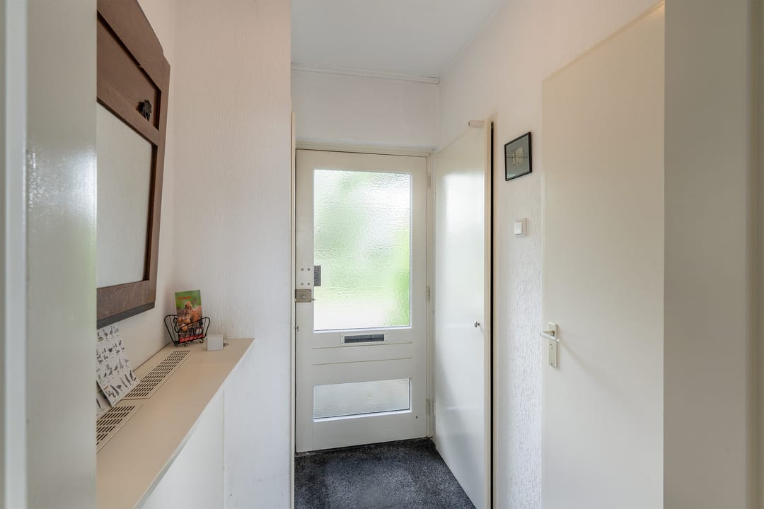 Spacious Five-Bedroom Terraced Home with Garage and Garden in Maassluis — 7
