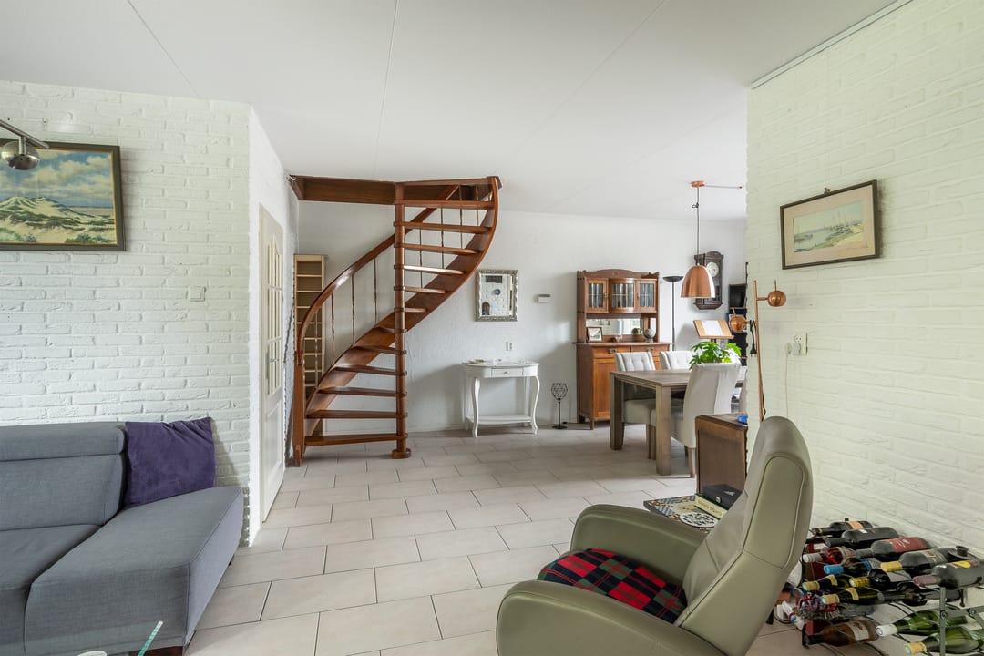 Spacious Five-Bedroom Terraced Home with Garage and Garden in Maassluis — 13