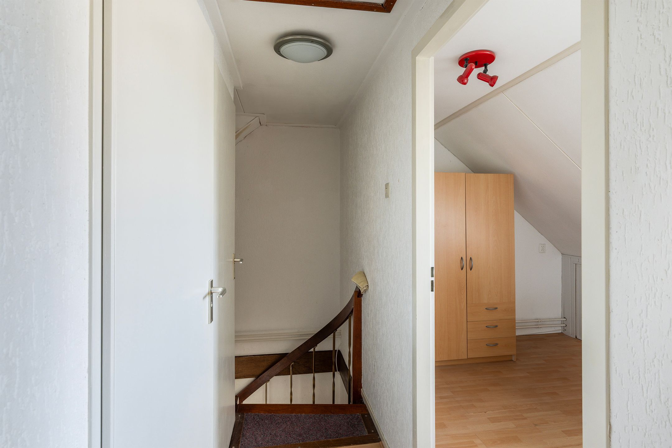 Spacious Five-Bedroom Terraced Home with Garage and Garden in Maassluis — 33