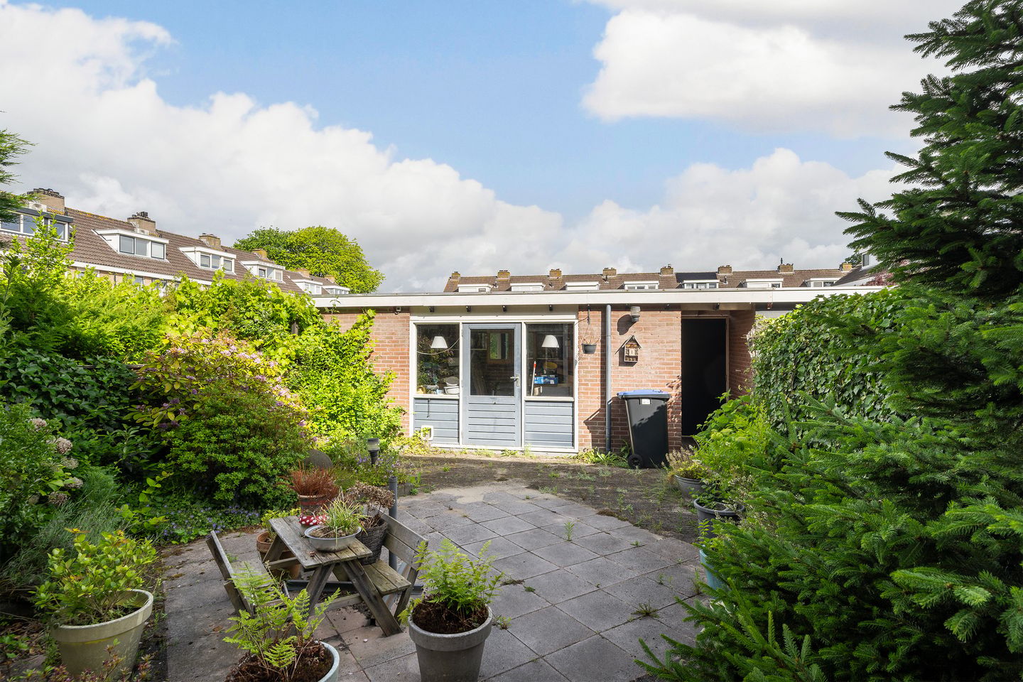 Spacious Five-Bedroom Terraced Home with Garage and Garden in Maassluis — 40