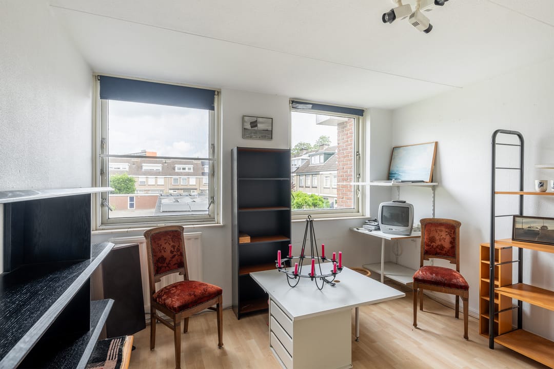 Spacious Five-Bedroom Terraced Home with Garage and Garden in Maassluis — 28