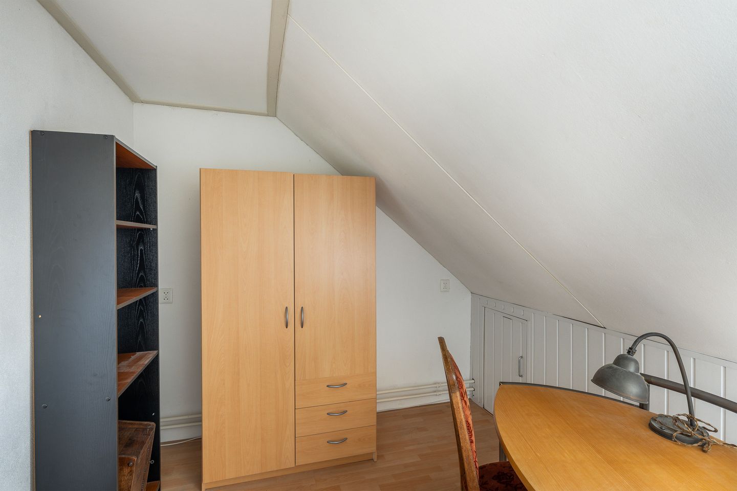 Spacious Five-Bedroom Terraced Home with Garage and Garden in Maassluis — 35