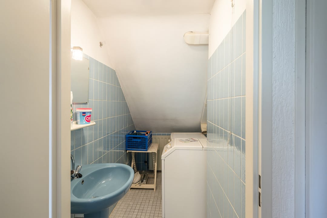 Spacious Five-Bedroom Terraced Home with Garage and Garden in Maassluis — 38