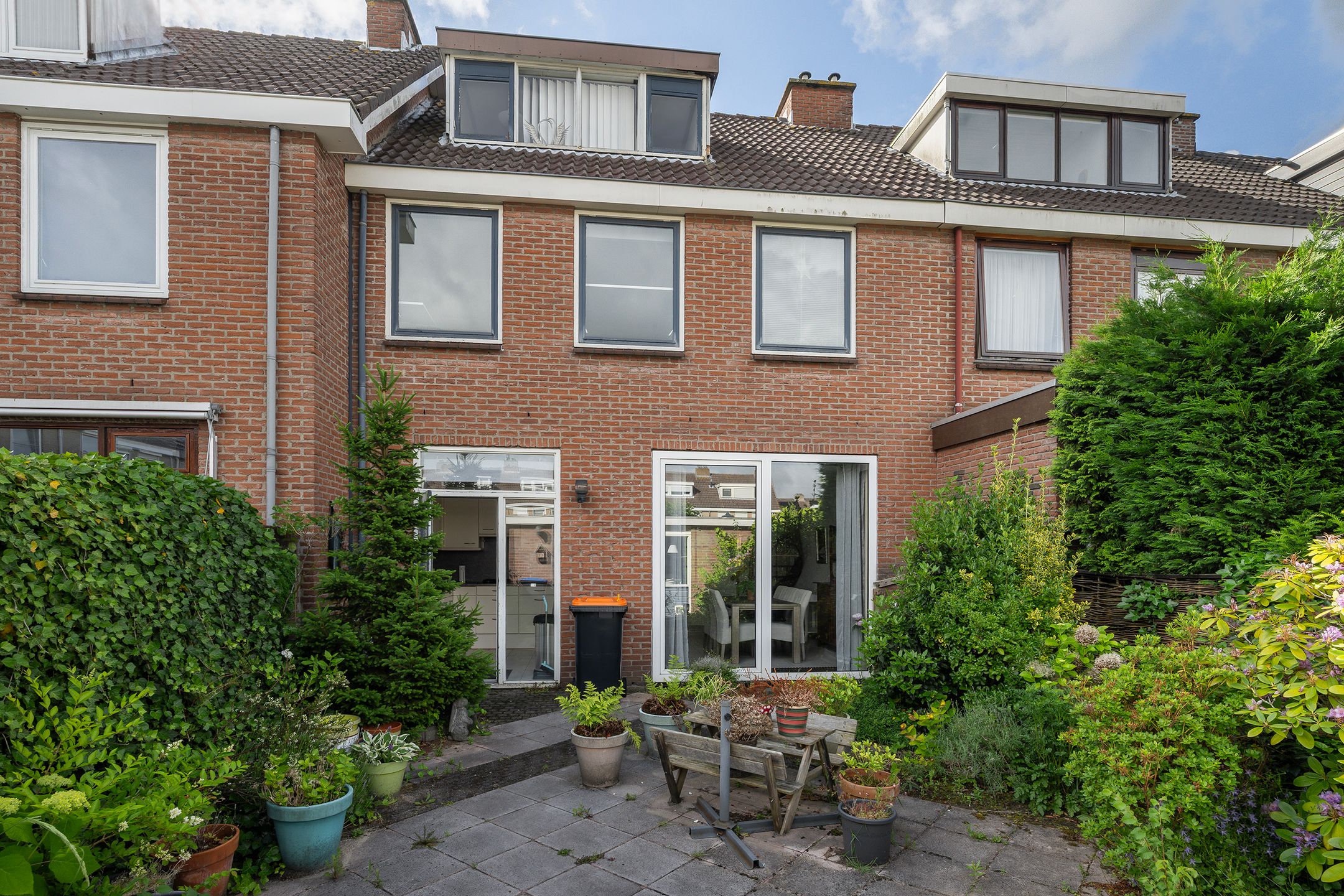 Spacious Five-Bedroom Terraced Home with Garage and Garden in Maassluis — 39