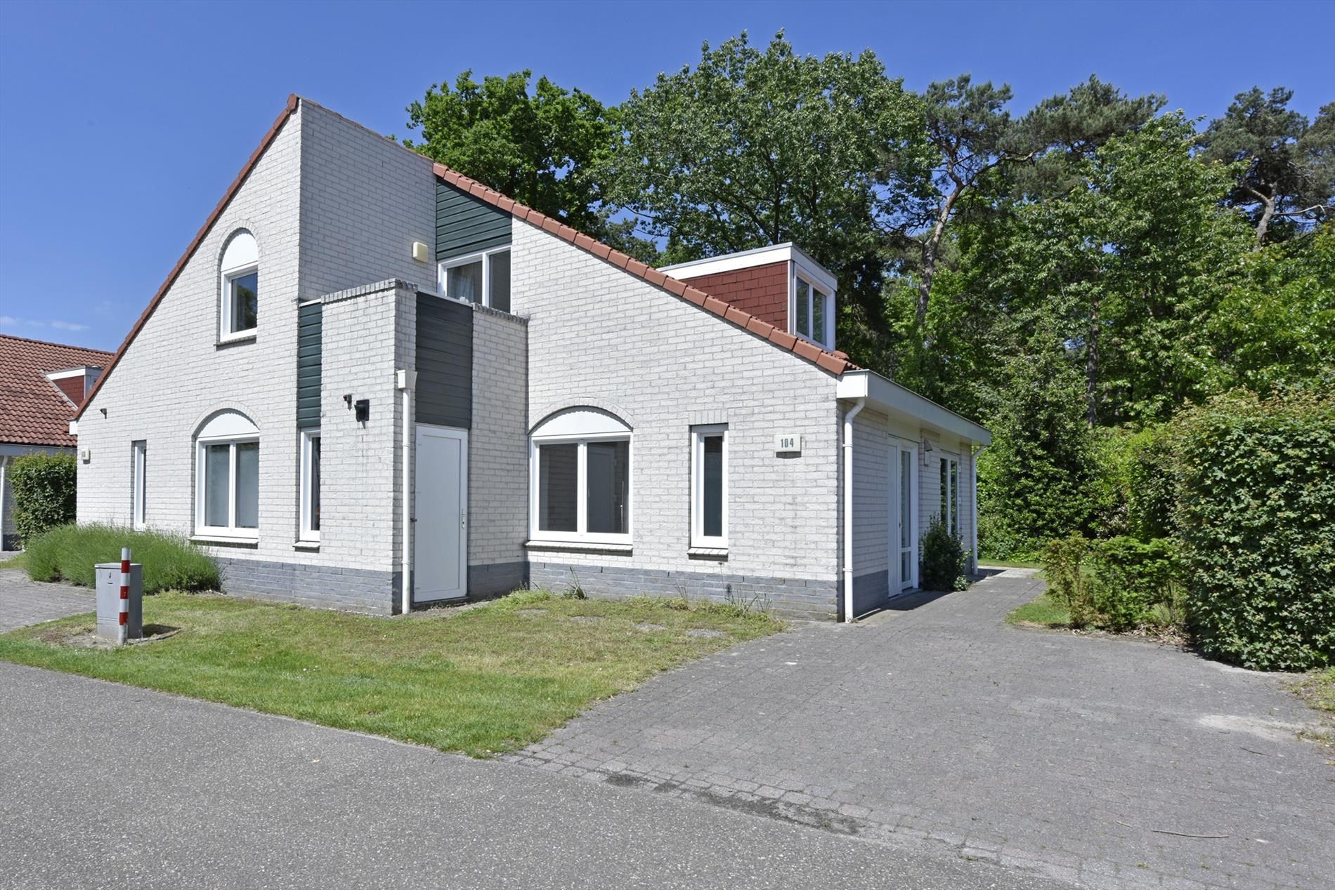 2-bedroom freehold villa in Arcen — photo 2 of 5