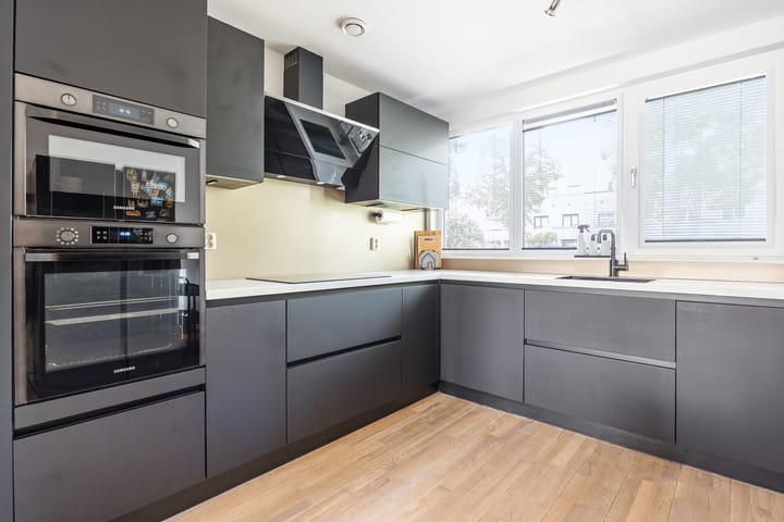 Tussenwoning te koop: Parkwijklaan 83, Almere