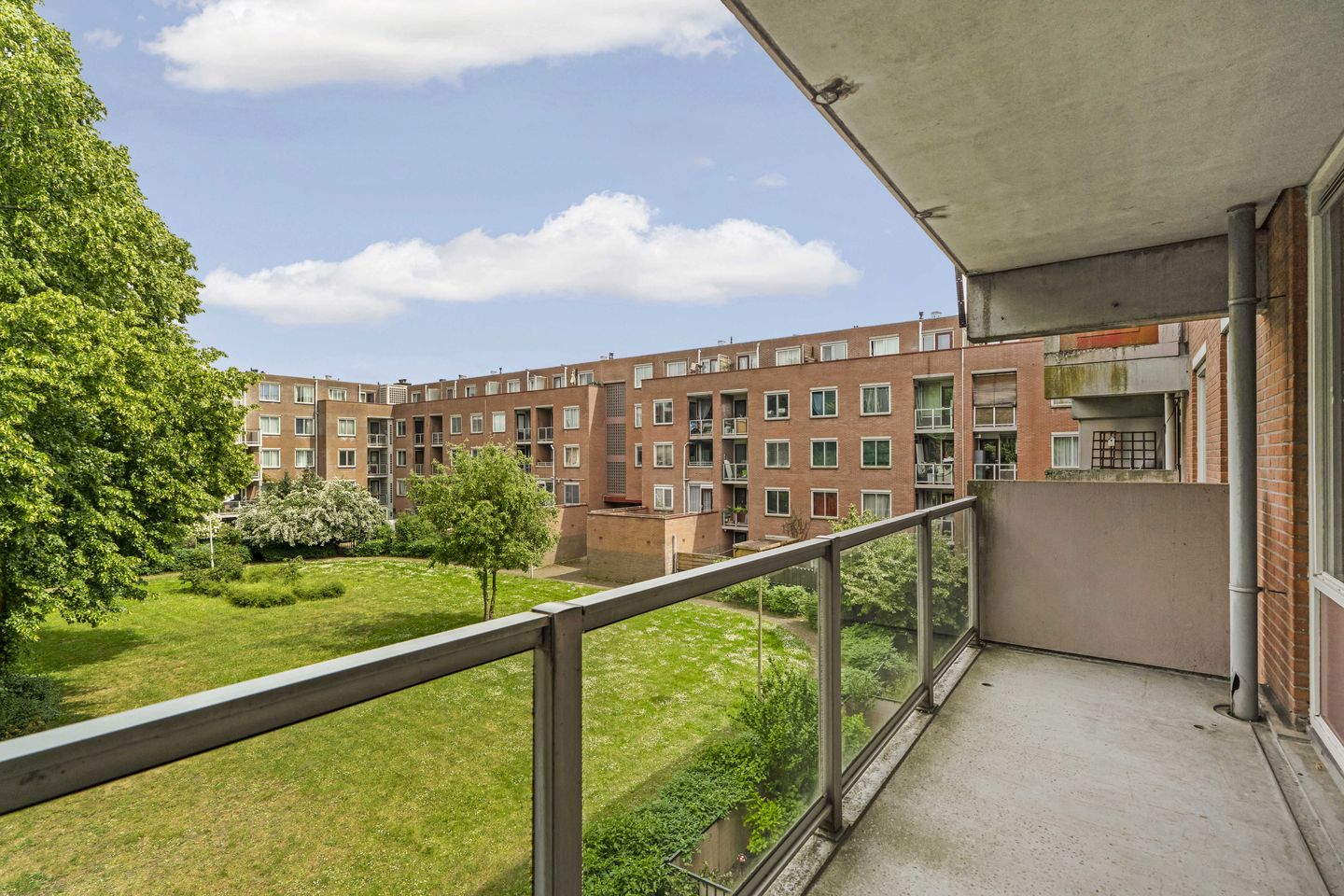 Spacious 3 Bedroom Apartment with Balcony in Venserpolder — 14