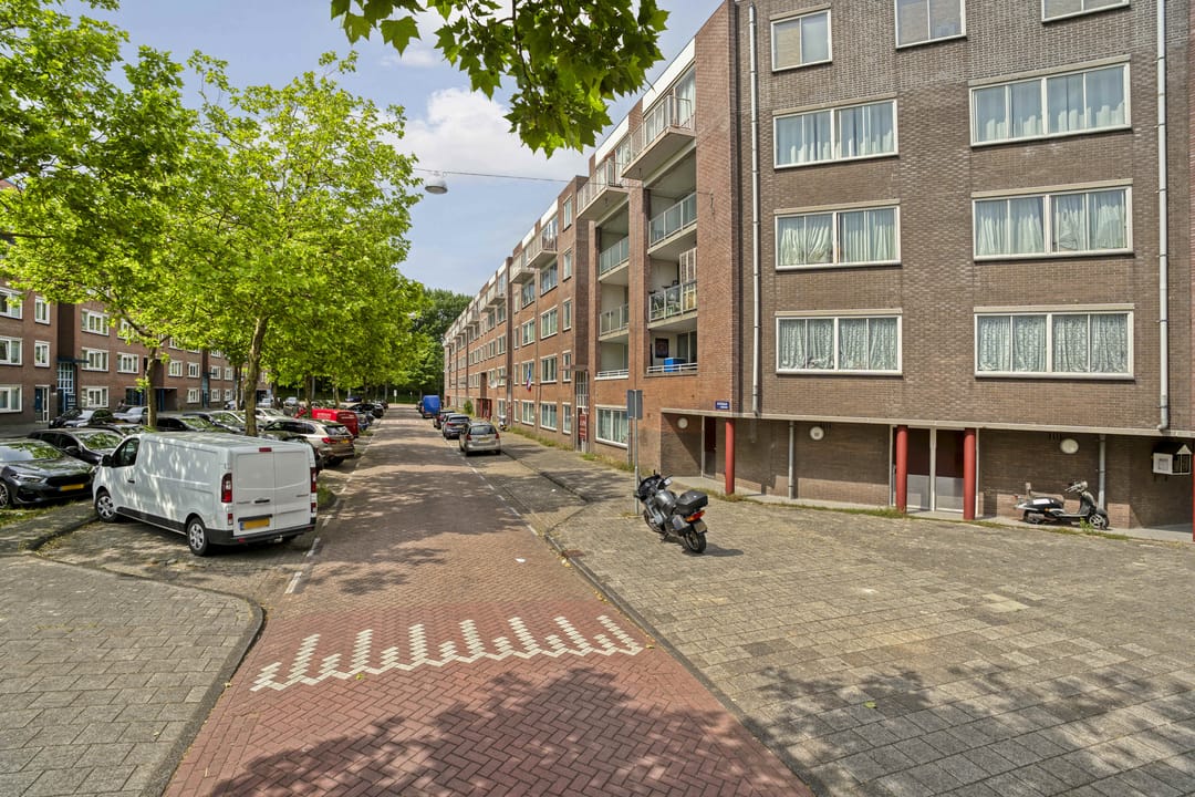 Spacious 3 Bedroom Apartment with Balcony in Venserpolder — 23