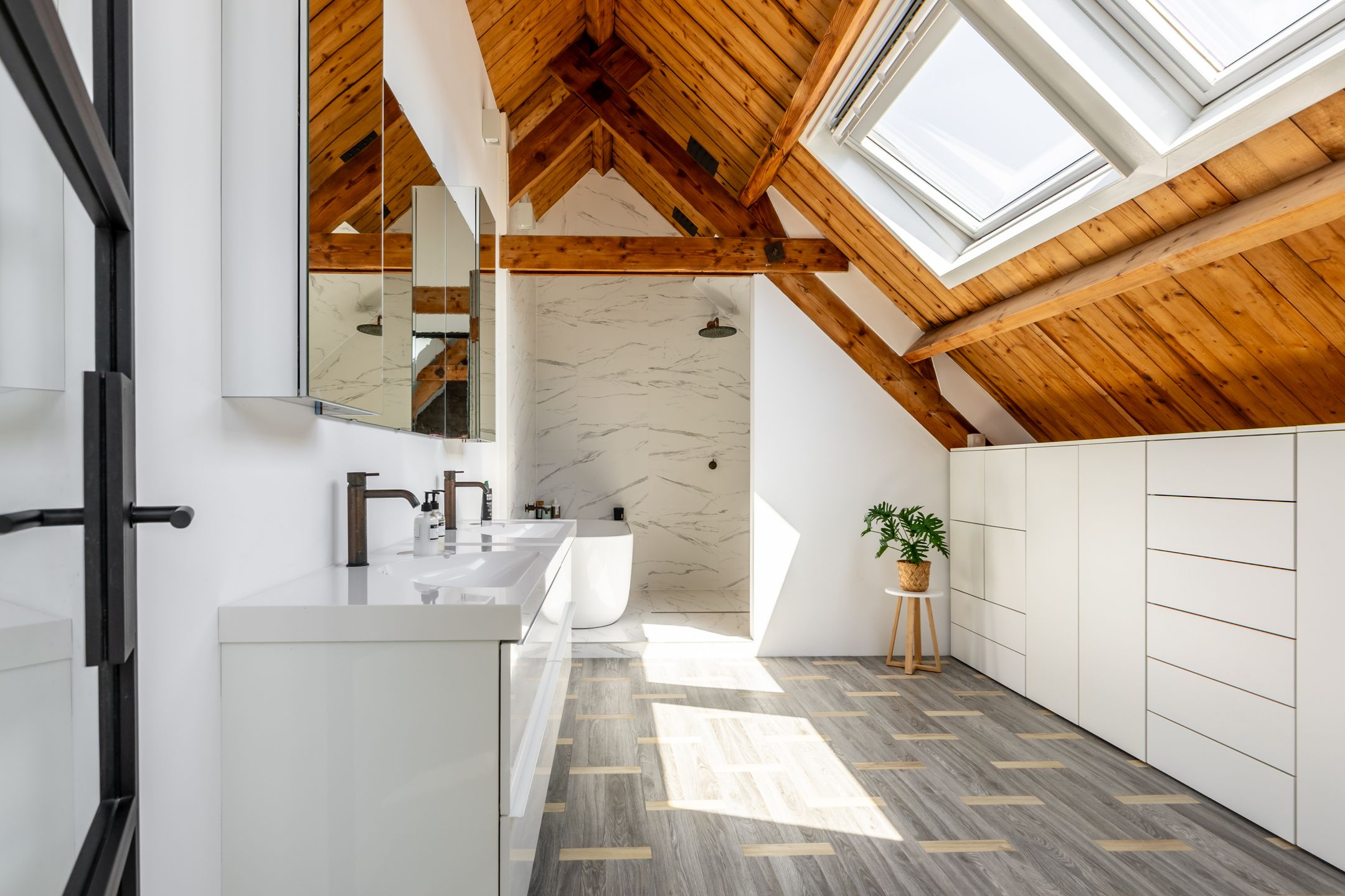 Historic Wine Warehouse Converted into Unique Canal-Side Residence with Guest Apartment and Practice Space — 54