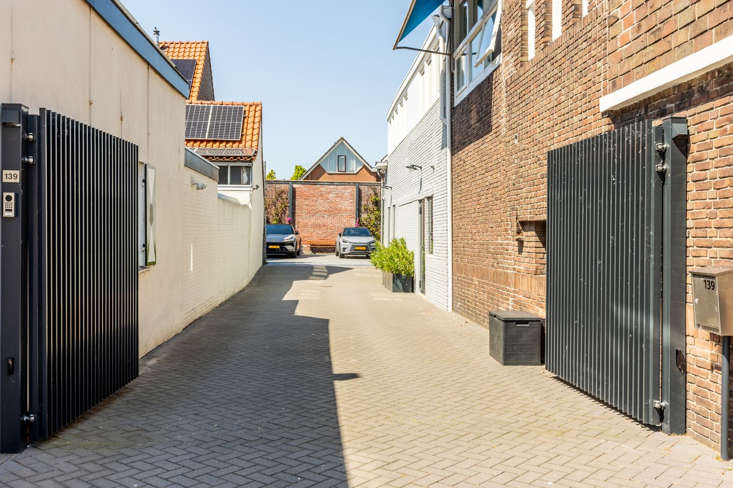 Historic Wine Warehouse Converted into Unique Canal-Side Residence with Guest Apartment and Practice Space — 70